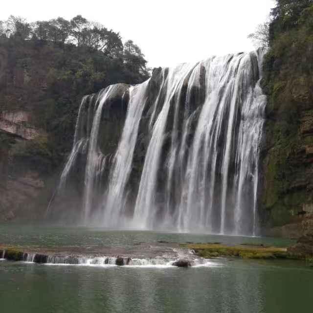 这个面包模样有点黑,不放黄油照样香,外脆内软,养胃促消化